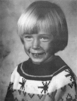 youngmikeylookhowcuteheis.gif